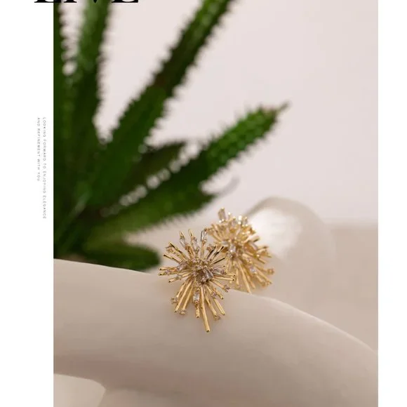 ^NEW 18K Gold Plated Baguette Diamond Spike Firework Earrings - Picture 3 of 4